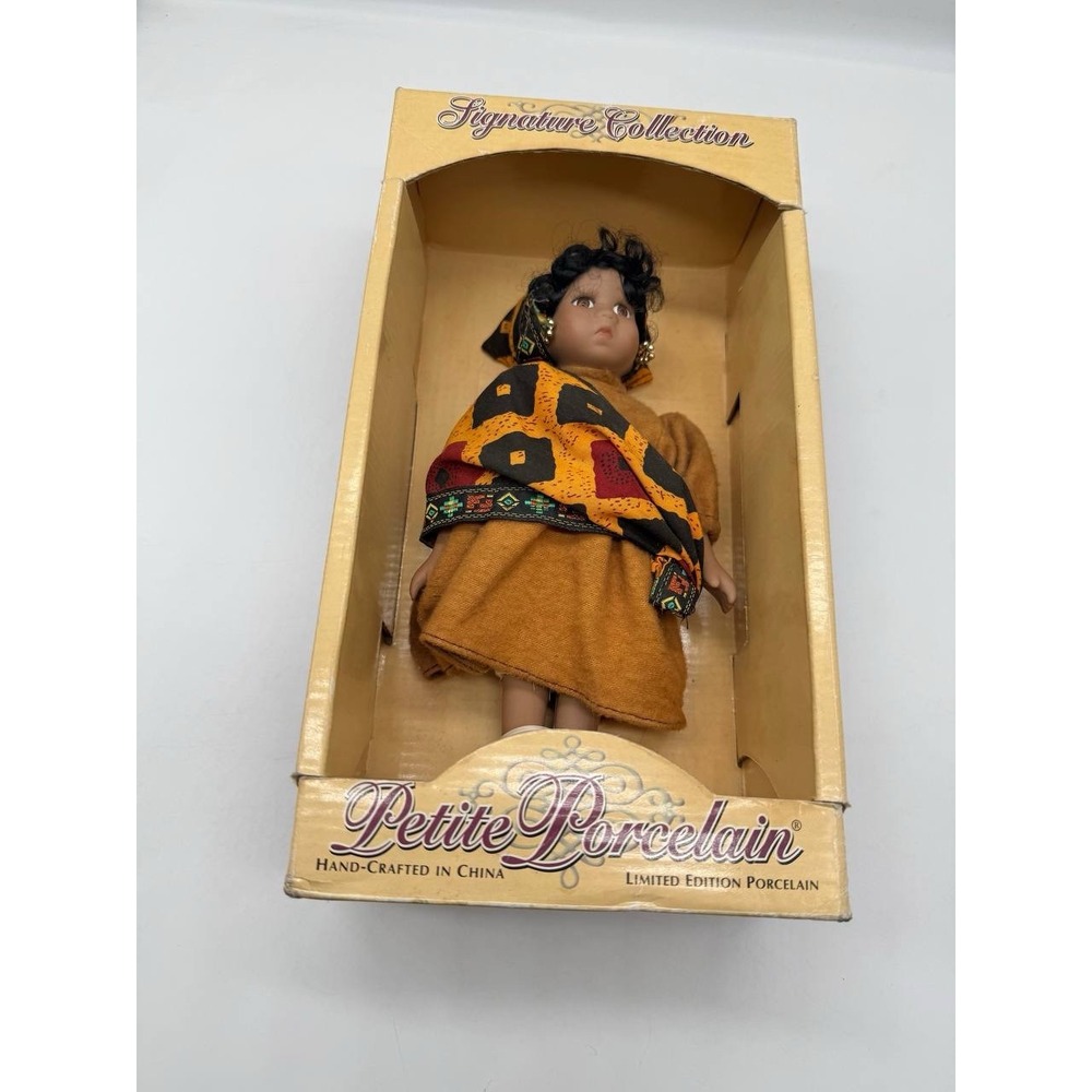 Petite Porcelains Dolls of The World Collection by Barbara Lee 2001 KADESHA - Picture 5 of 7